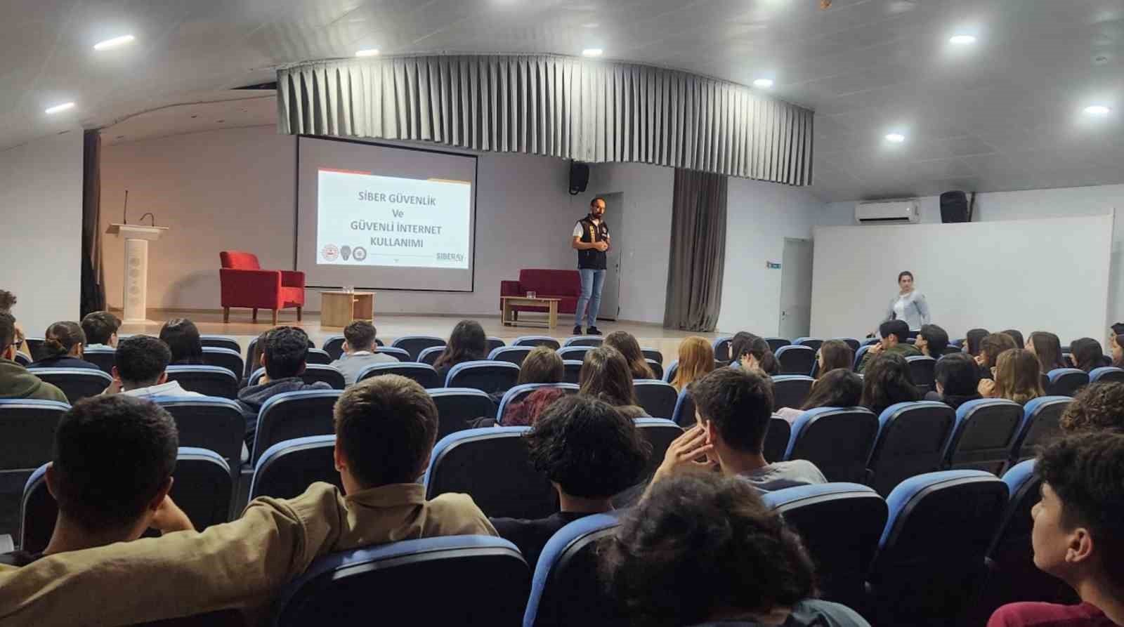 eskisehirde-1-yilda-65-bin-82-vatandas-siber-suclarla-ilgili-bilgilendirildi