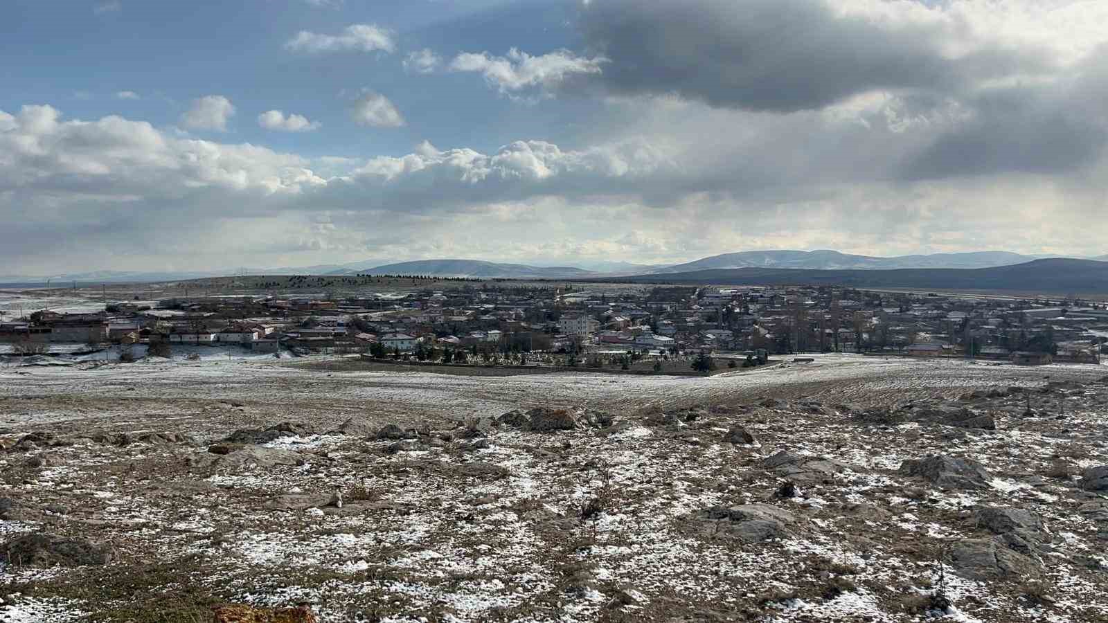 eskisehirdeki-koyde-ilginc-arazi-sikintisi