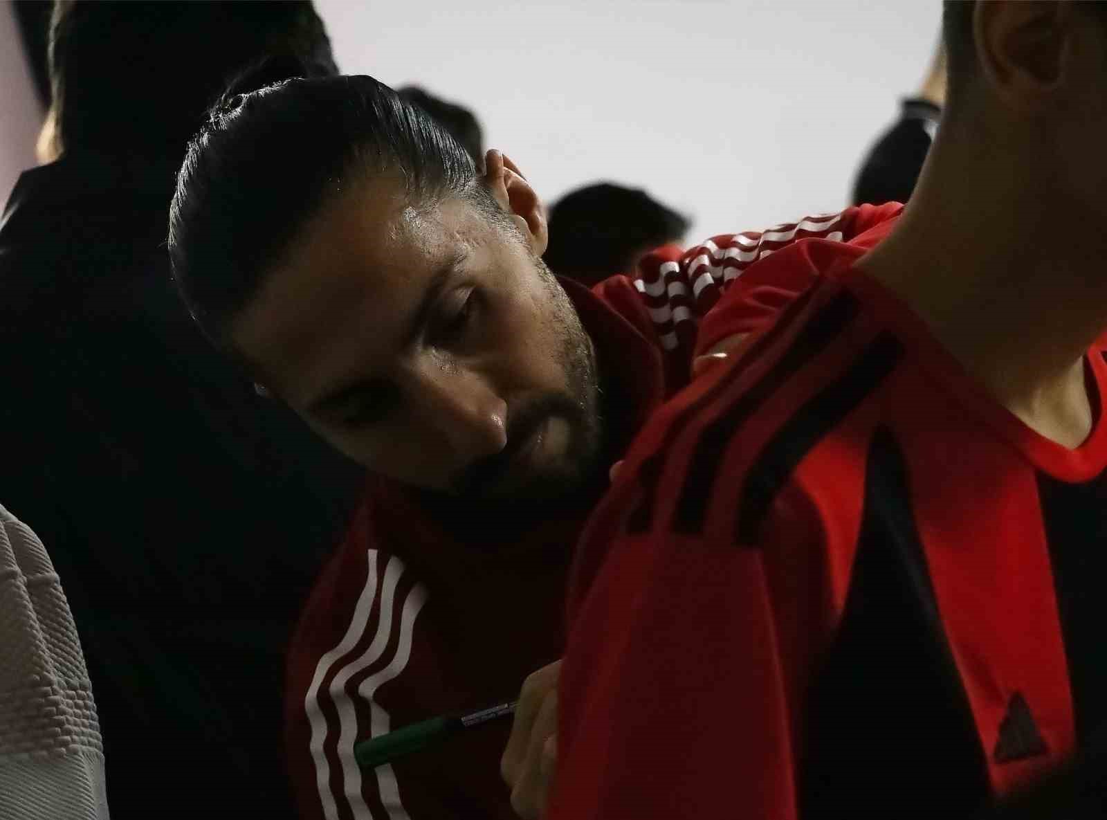 eskisehirspor-oyunculari-koruma-altindaki-cocuklarla-bir-araya-geldi