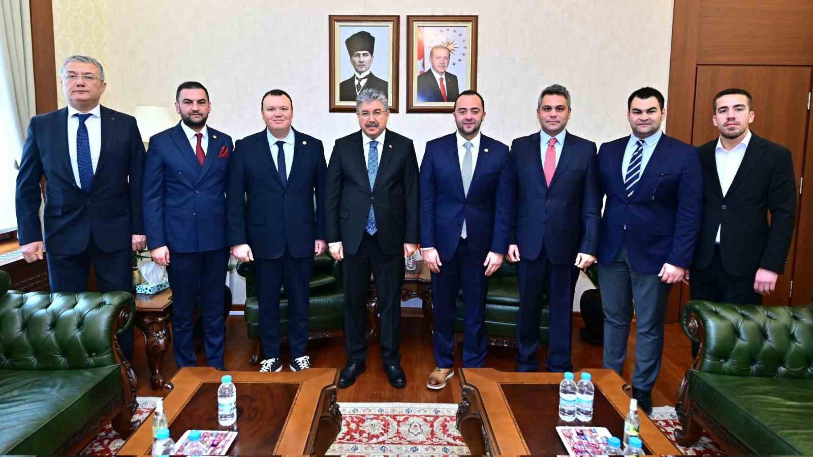 eskisehirspor-yonetimi-vali-yilmazi-ziyaret-etti