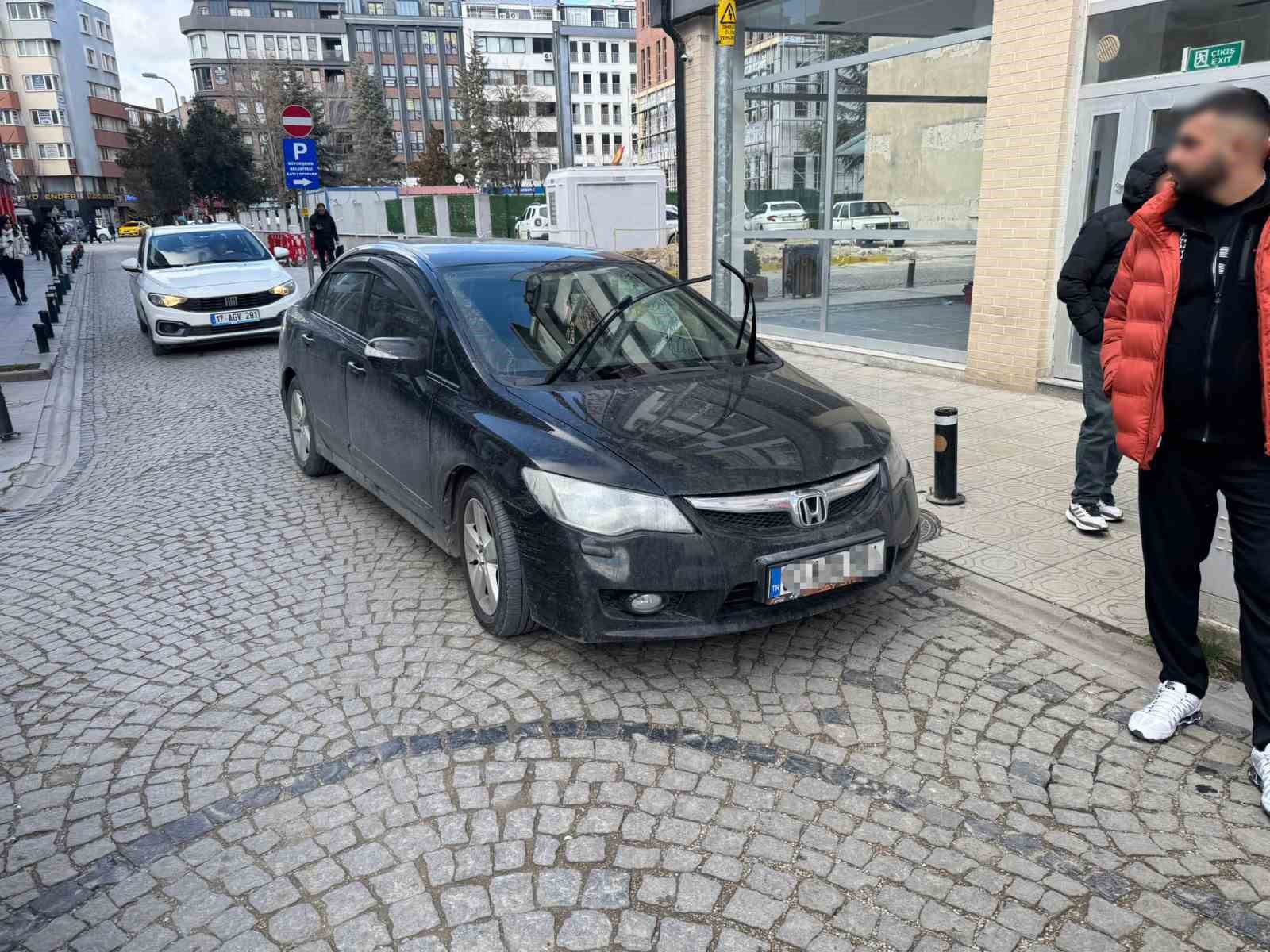 hatali-park-trafigi-kilitledi