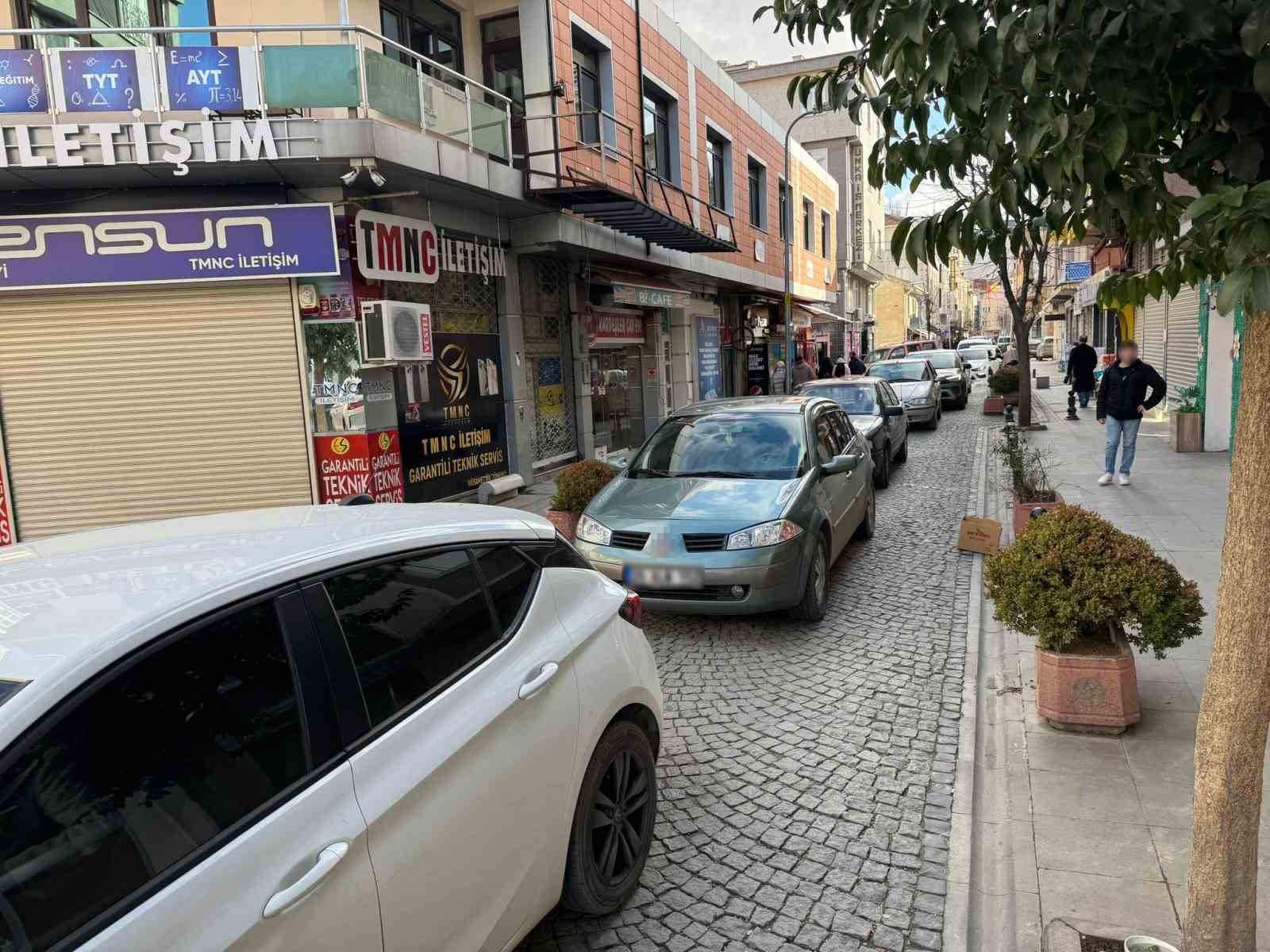 hatali-park-trafigi-kilitledi