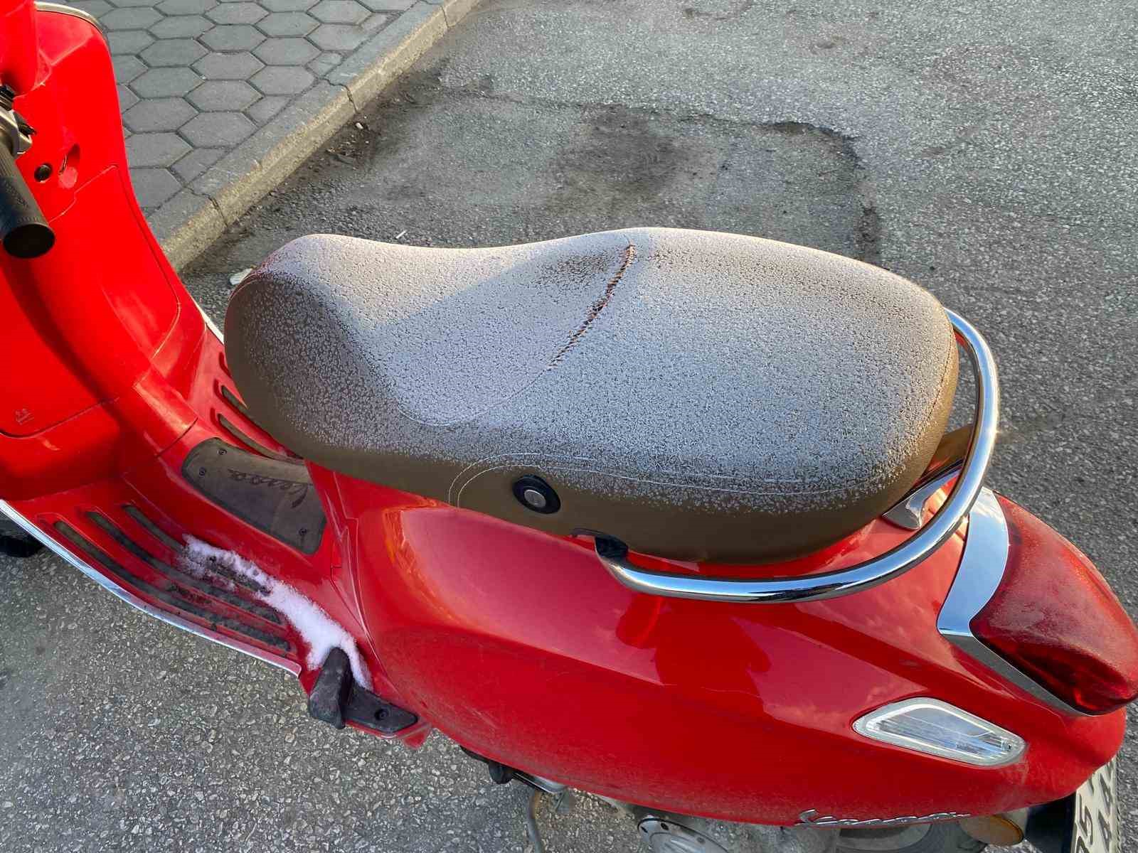 hava-sicakligi-sifir-derecenin-altina-dustu-araclar-buzla-kaplandi