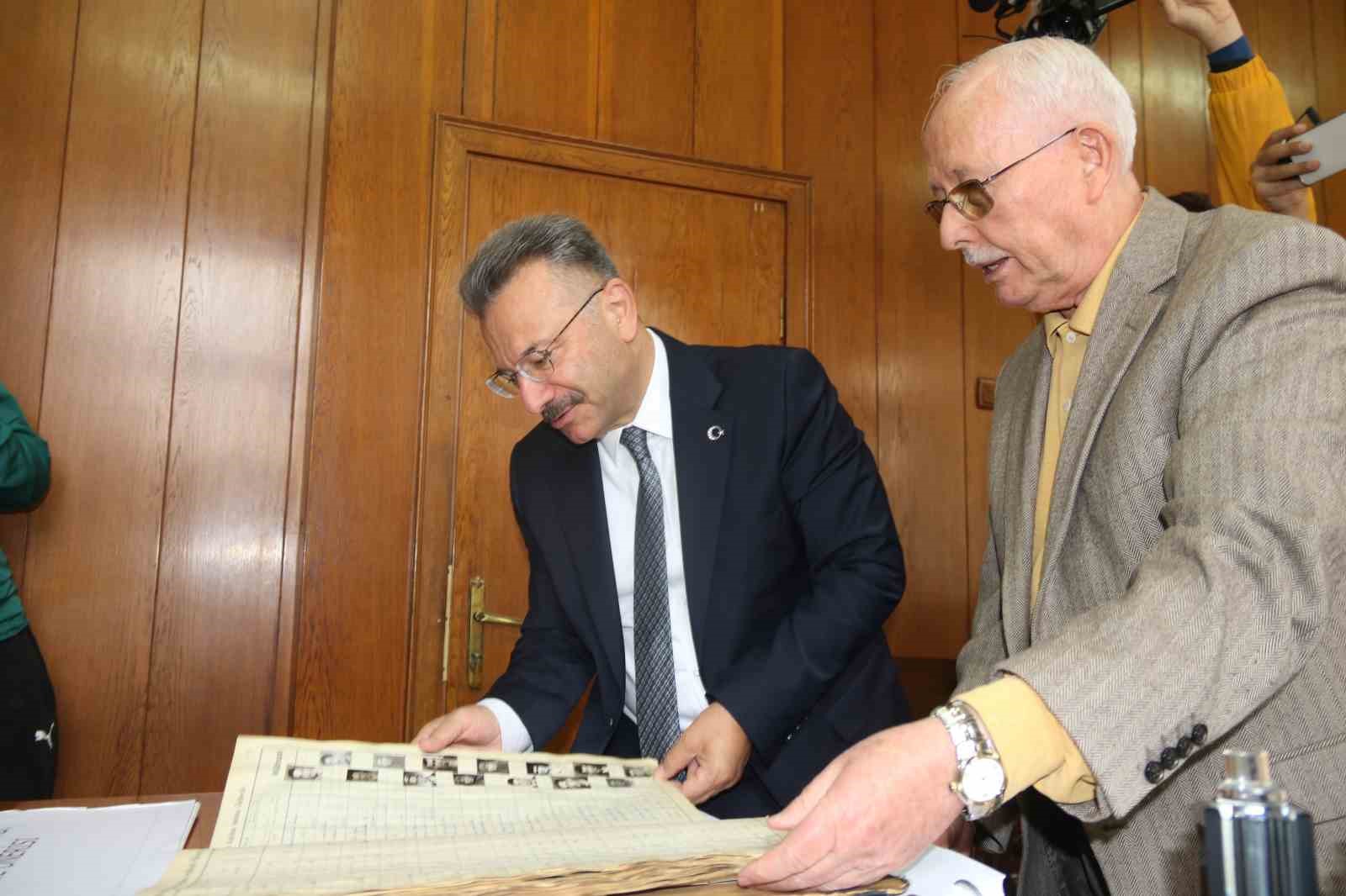 huseyin-aksoy-kesintisiz-25-yillik-valilik-gorevini-noktaladi