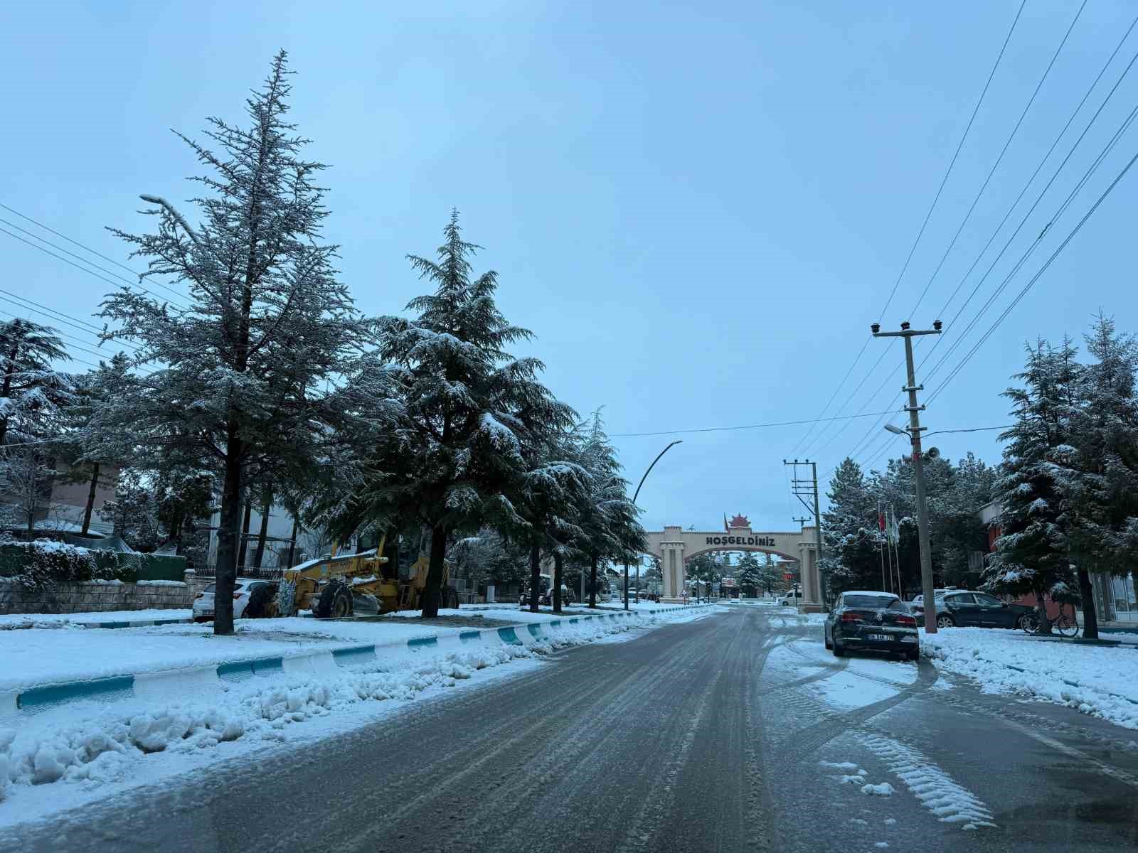 ihsaniyede-yogun-kar-yagisi