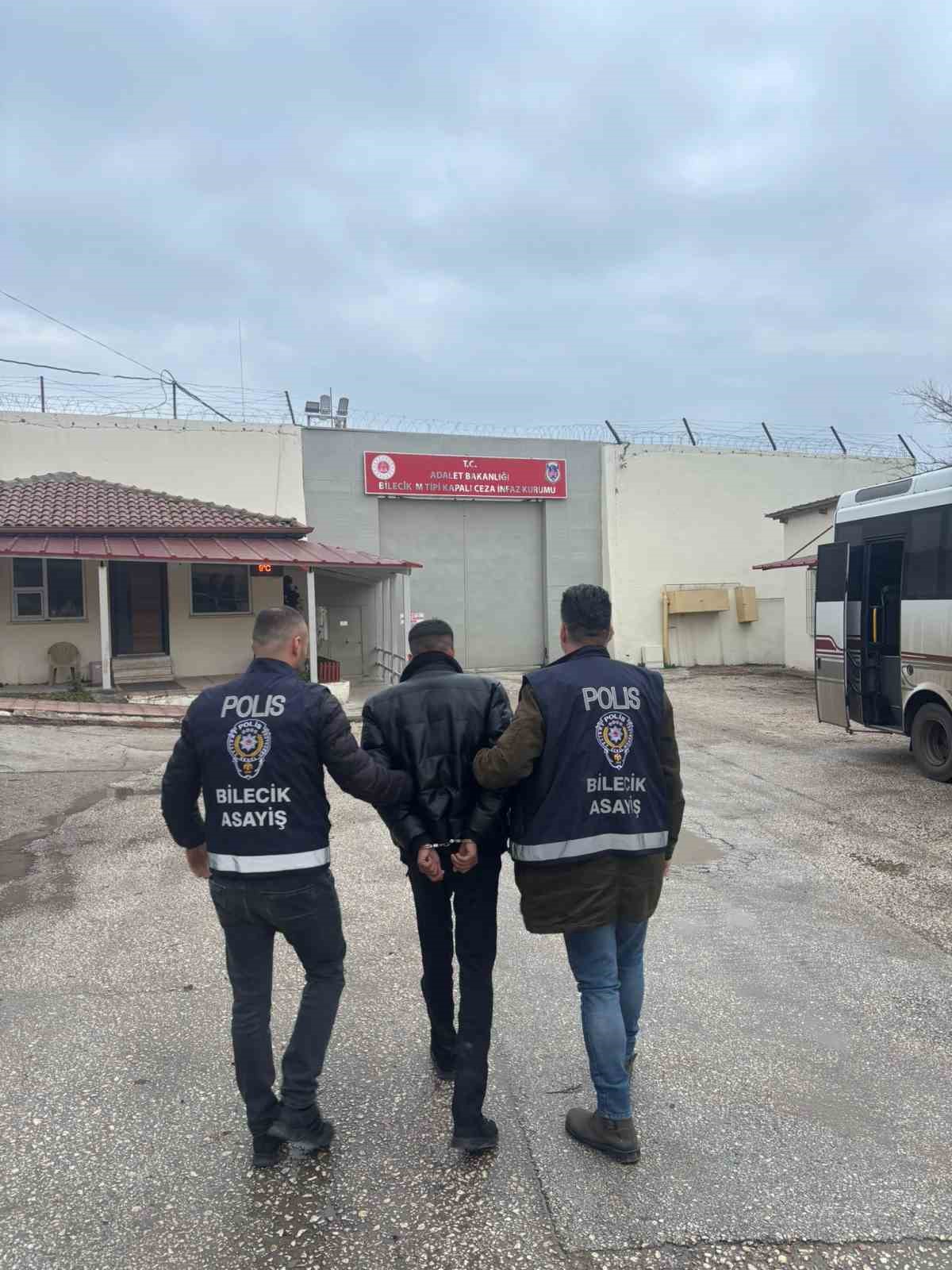 kendisini-jandarma-olarak-tanitti-500-bin-tllik-vurgun-yapti