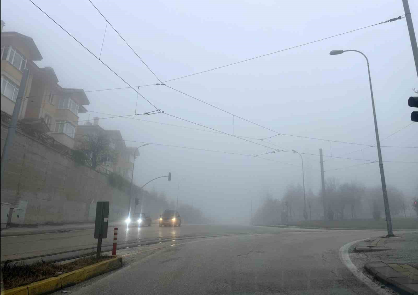 kentin-yuksek-kesimlerinde-sis-etkili-oldu