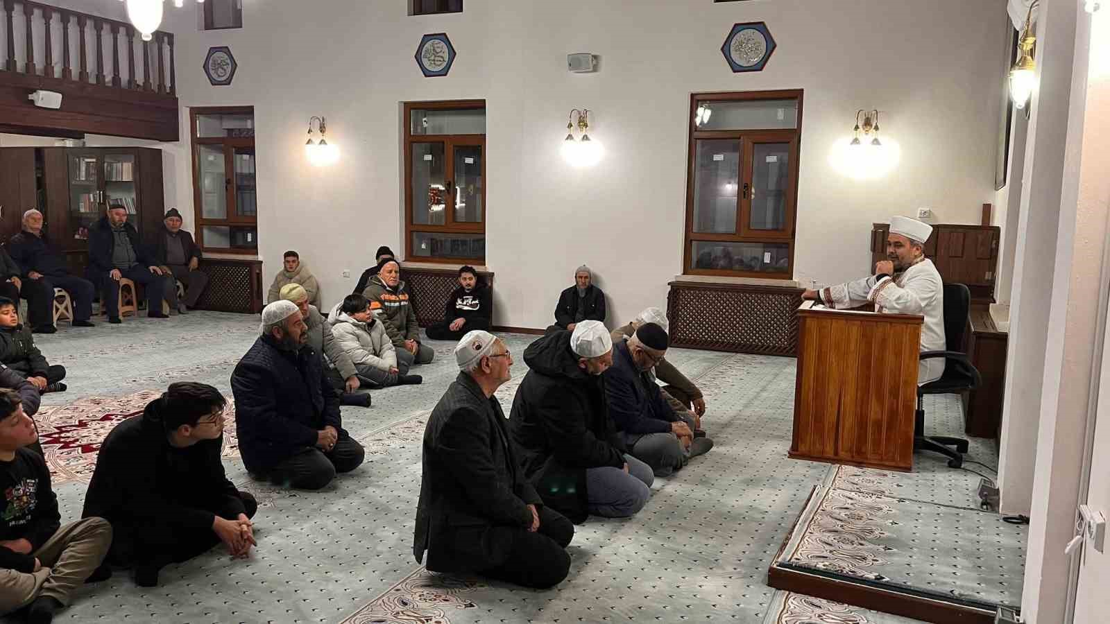 kirka-mahallesi-sakinleri-2026-yilinin-ilk-sabah-namazini-birlikte-kildi