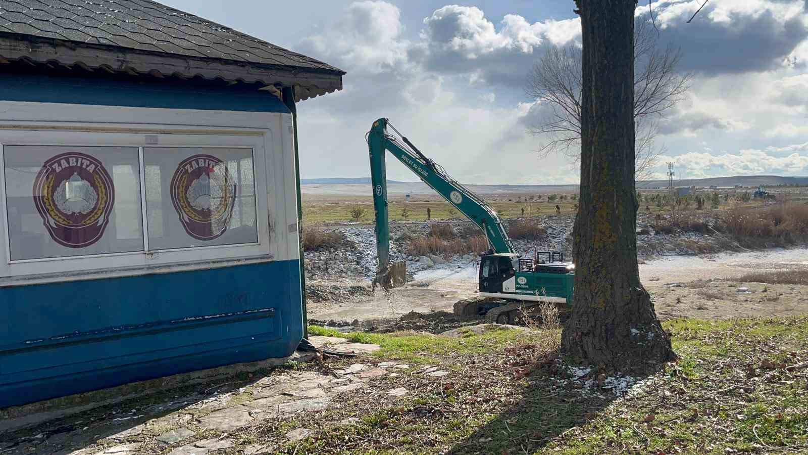 kuruyan-sakarya-nehrinin-dogdugu-nokta-da-dsinin-calismalari-devam-ediyor