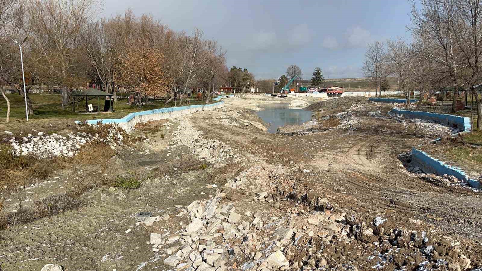 kuruyan-sakarya-nehrinin-dogdugu-nokta-da-dsinin-calismalari-devam-ediyor