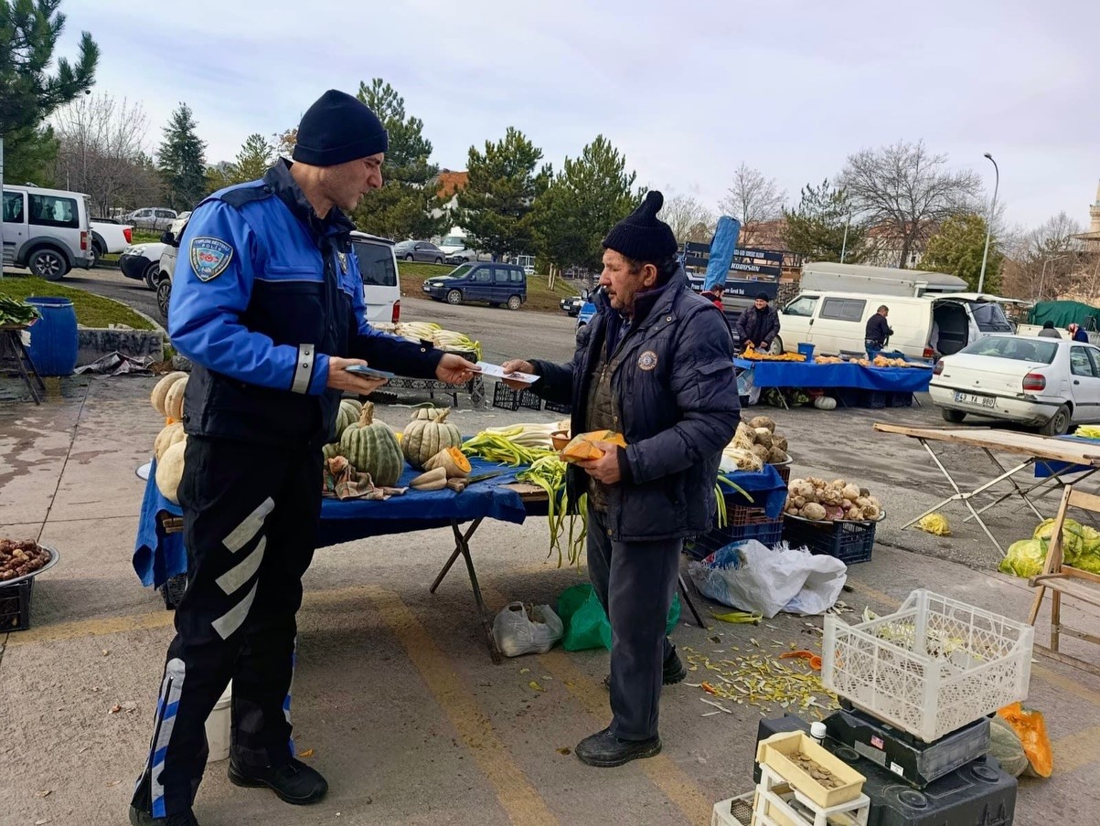 kutahya-il-emniyet-mudurlugunden-semt-pazarlarinda-bilgilendirme-calismasi
