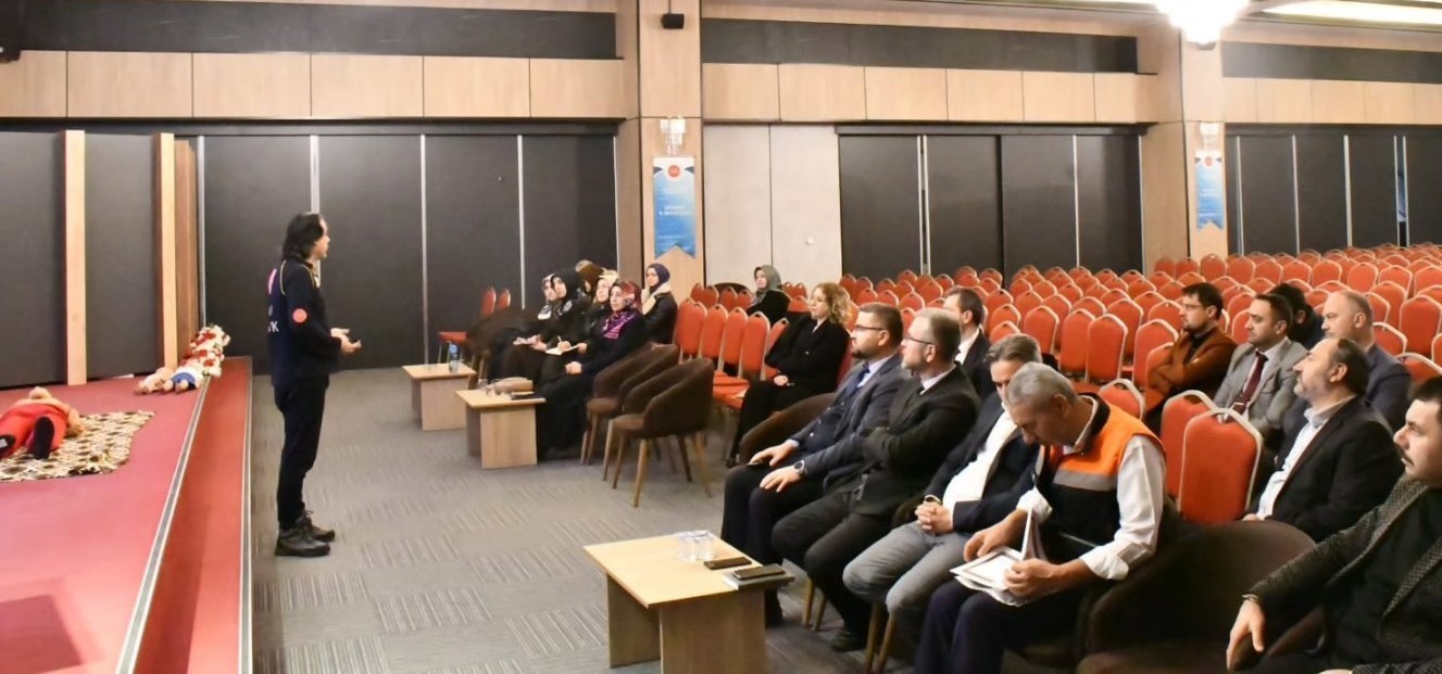 kutahya-il-muftulugunde-personele-temel-ilk-yardim-egitimi