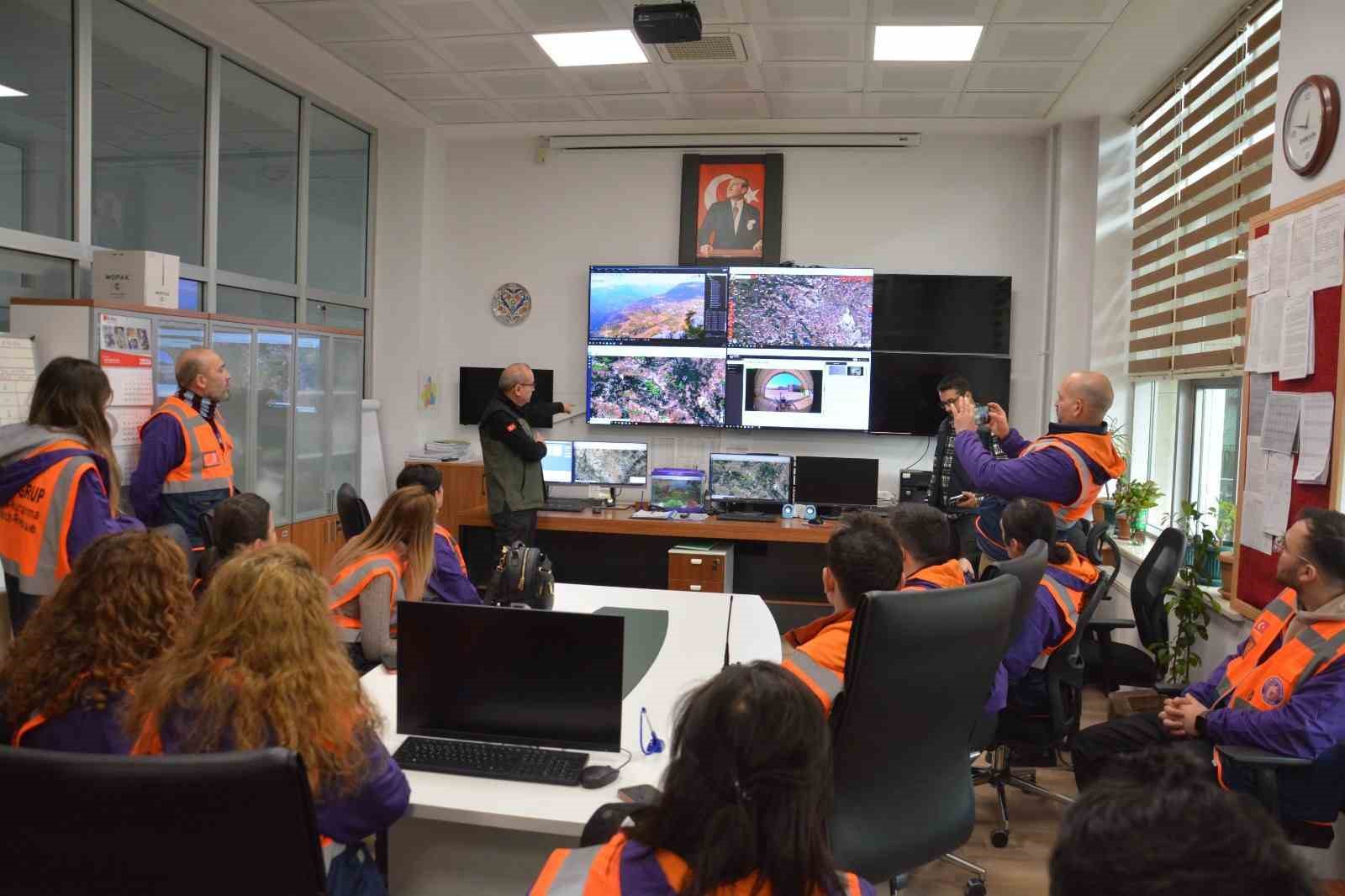 kutahyada-arama-kurtarma-gonullulerine-orman-yanginlarina-mudahale-egitimi