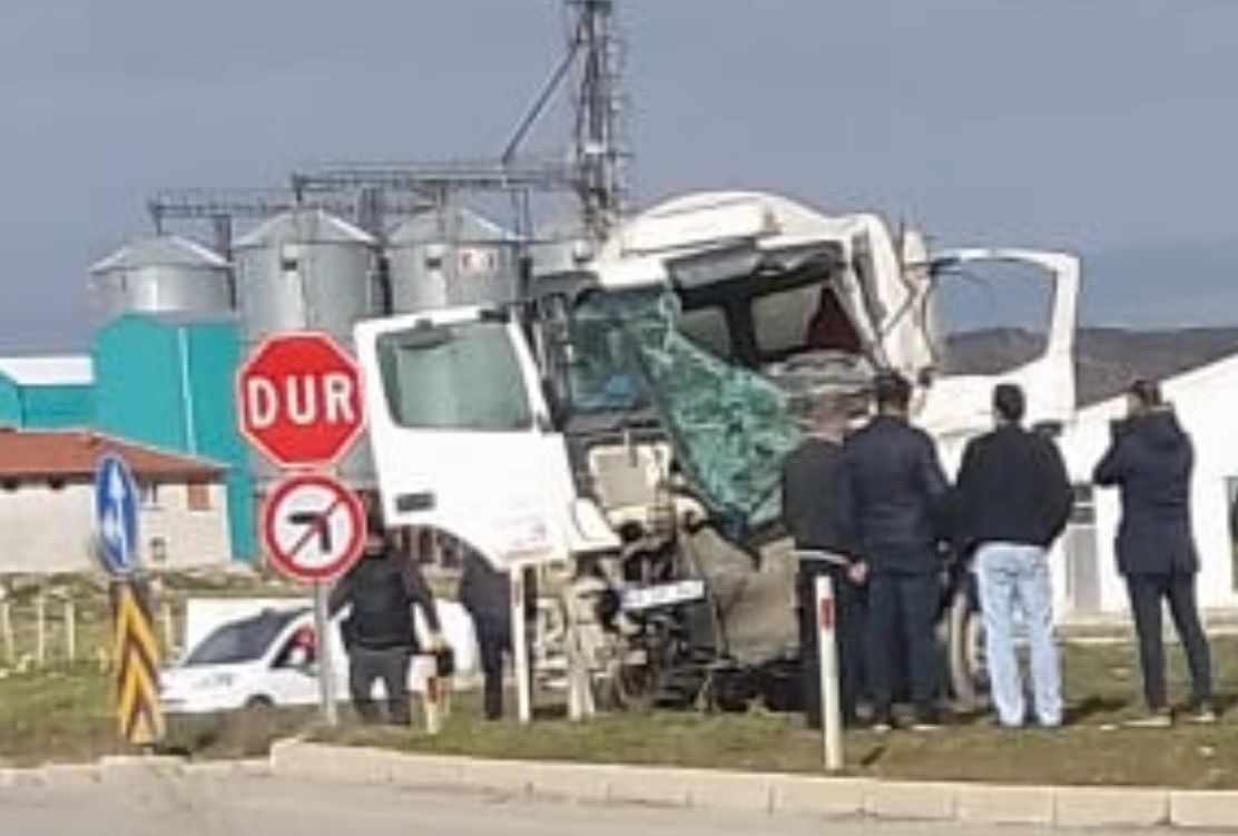 kutahyada-beton-mikserleri-carpisti-2-yarali