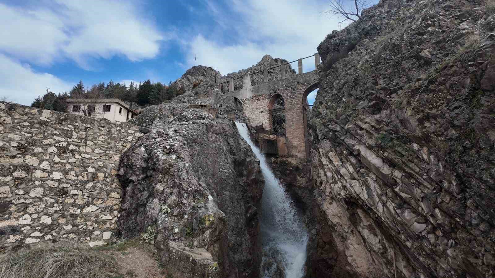 kutahyada-kayip-kiz-cocugunun-cansiz-bedeni-dere-kenarinda-bulundu