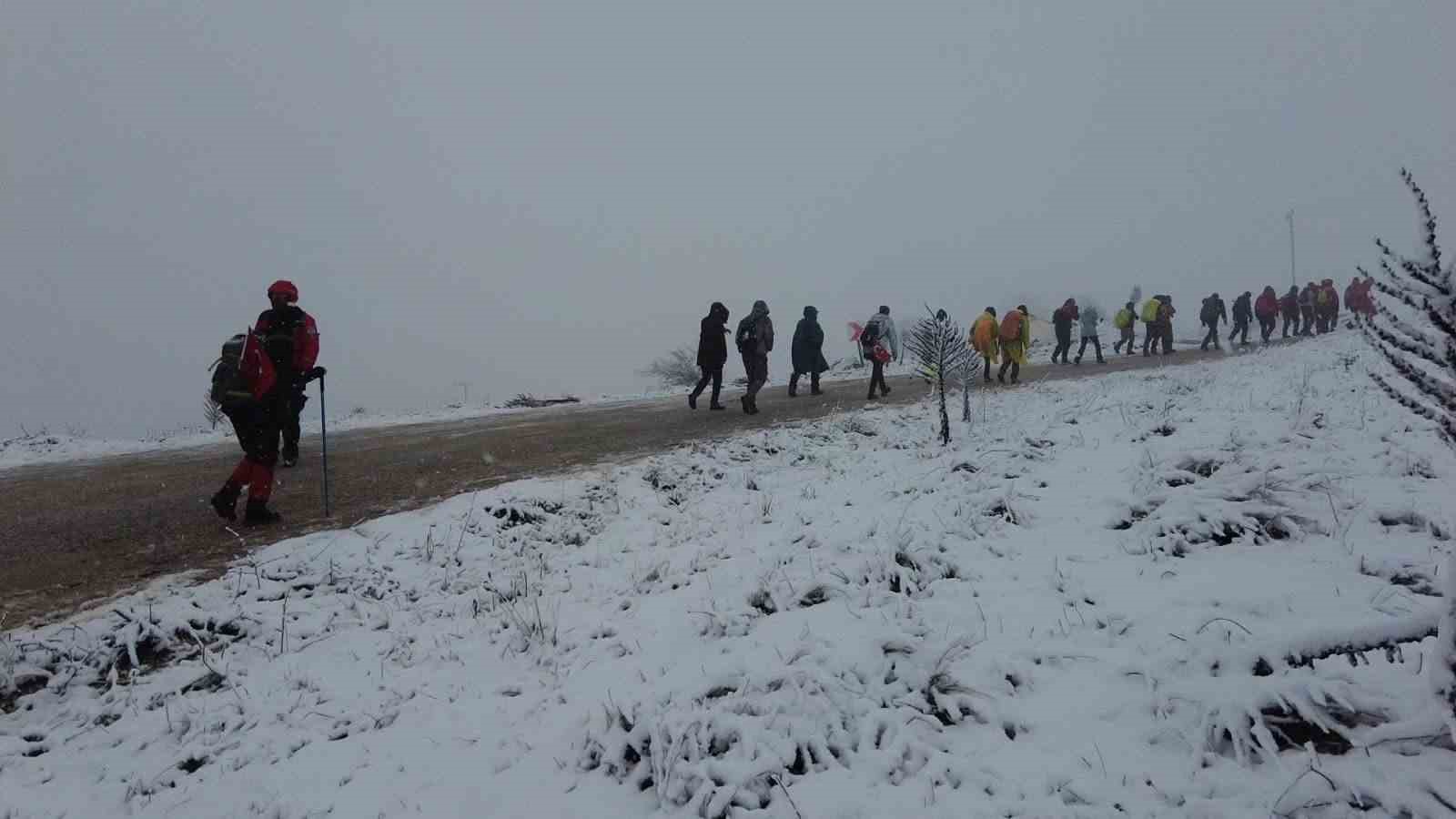 metristepede-18-yillik-vefa-akut-inonu-zaferini-kar-altinda-kutladi