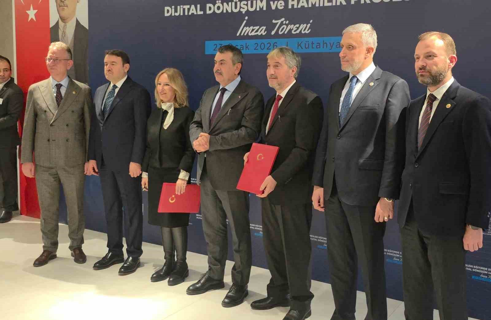 milli-egitim-bakani-tekin-kutahyada-mesleki-egitimle-ilgili-mesajlar-verdi