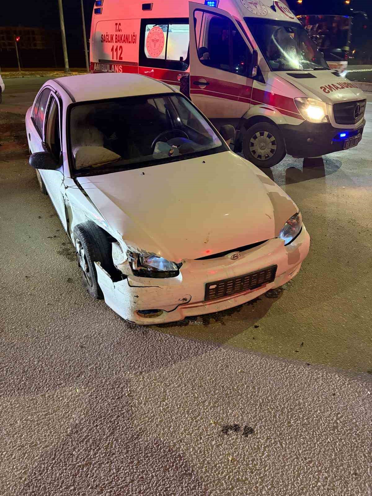 otomobillerin-carpistigi-kazada-4-kisi-yaralandi