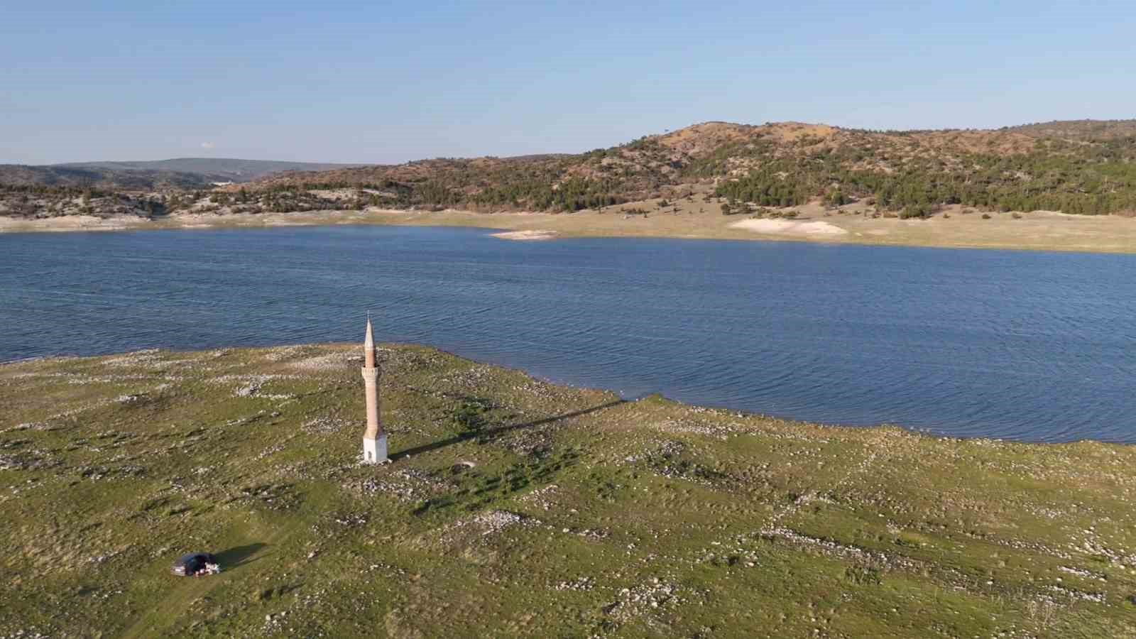 porsuk-barajinda-geriye-cekilen-su-tedirgin-etti