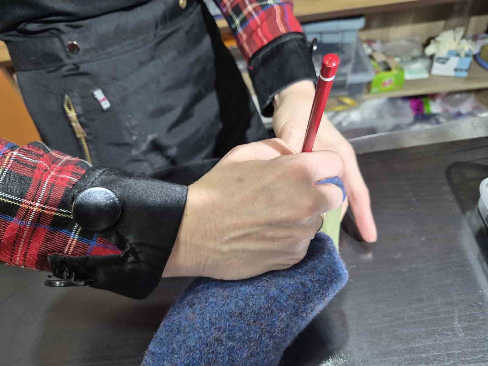 rusyada-ogrendigi-kece-ustaligini-eskisehirde-surduruyor