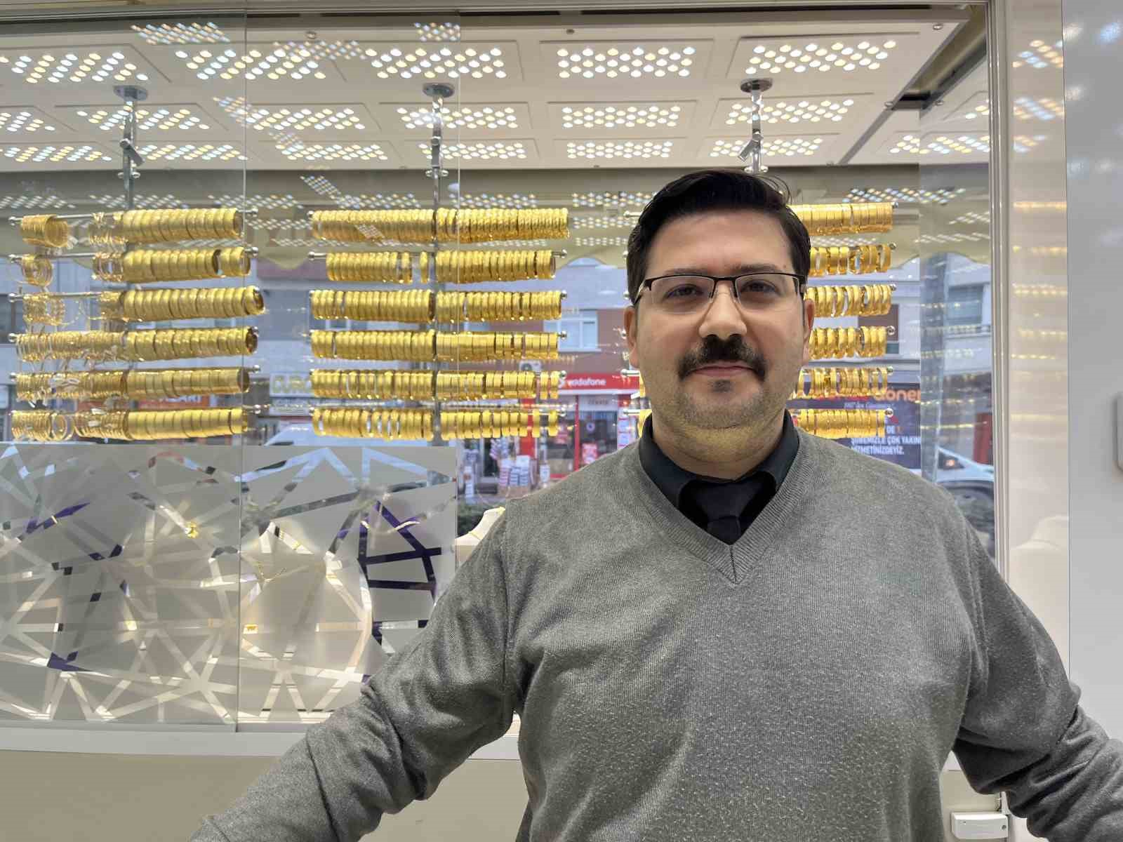 sahte-bilezikleri-verip-pazarlikla-fazla-altin-almak-isterken-yakalandi