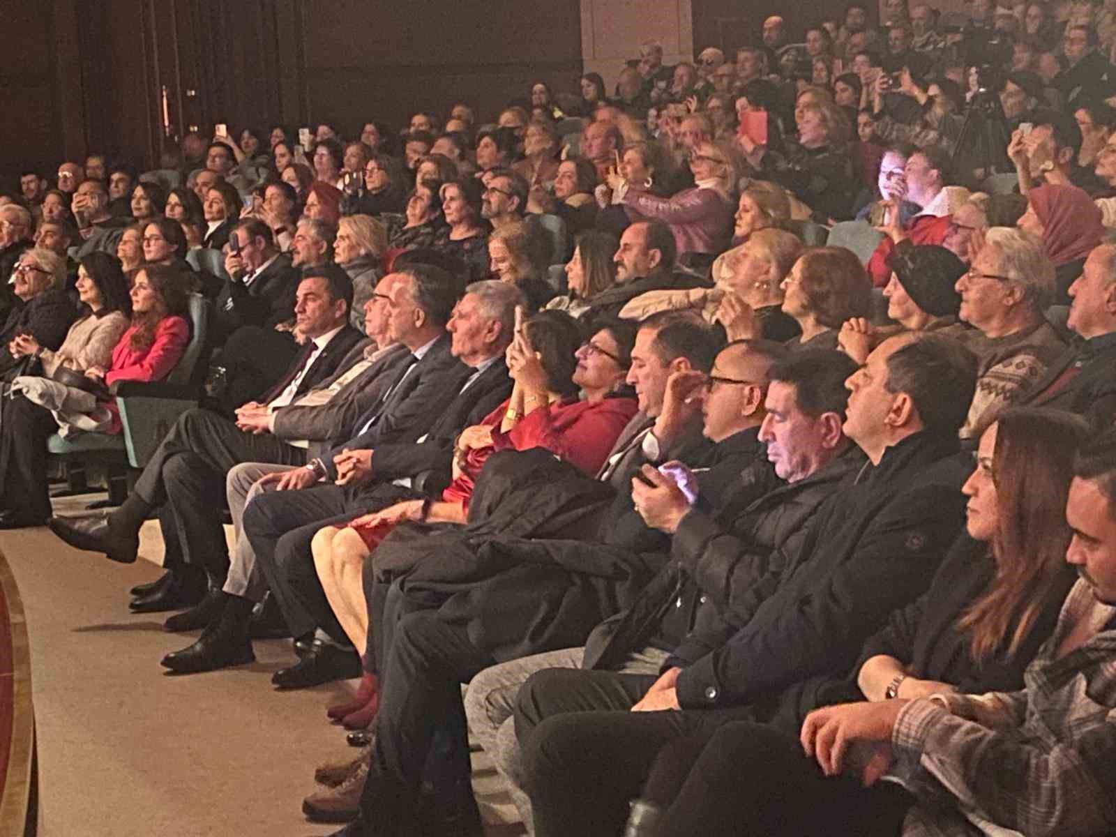 sivrihisarlilar-dernegi-korosundan-turk-halk-muzigi-konseri