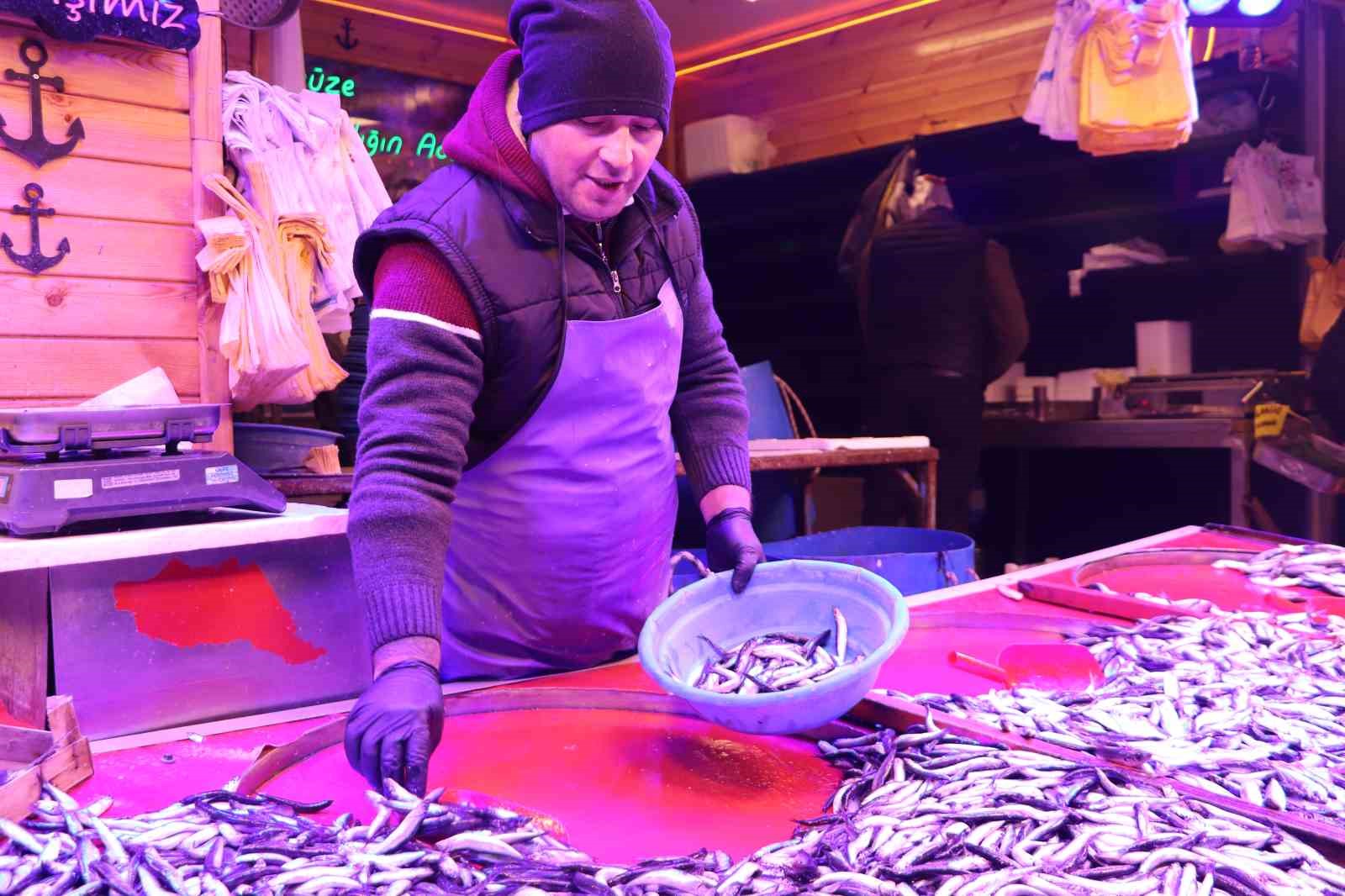 soguk-havalar-balik-tezgahlarini-da-vurdu