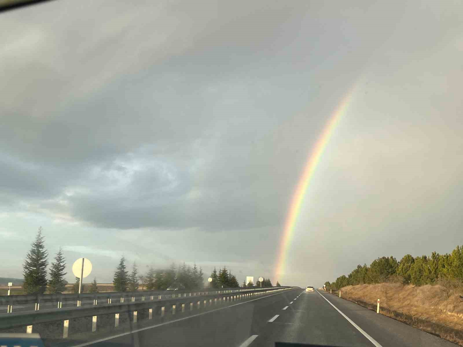 tavsanlida-yagmur-sonrasi-gokkusagi-gorsel-solen