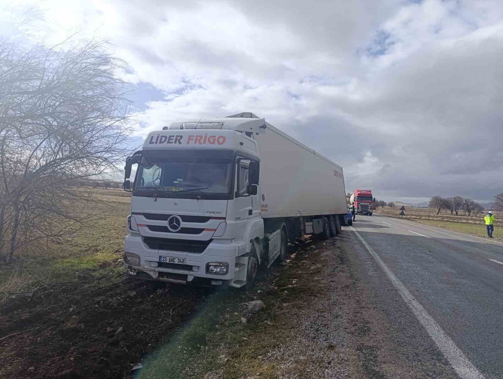 tirla-carpisan-otomobilde-5-kisi-yaralandi