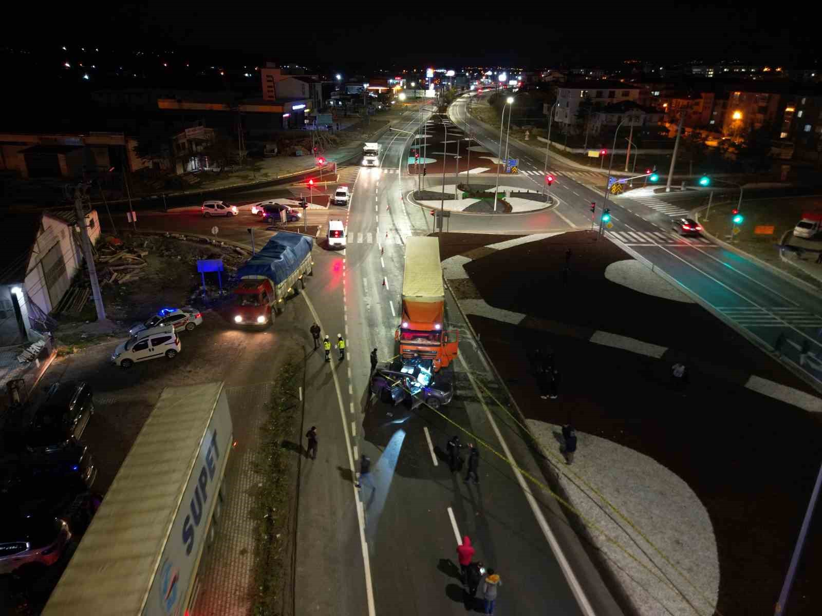 tirla-otomobilin-carpistigi-kazada-7-kisi-yaralandi