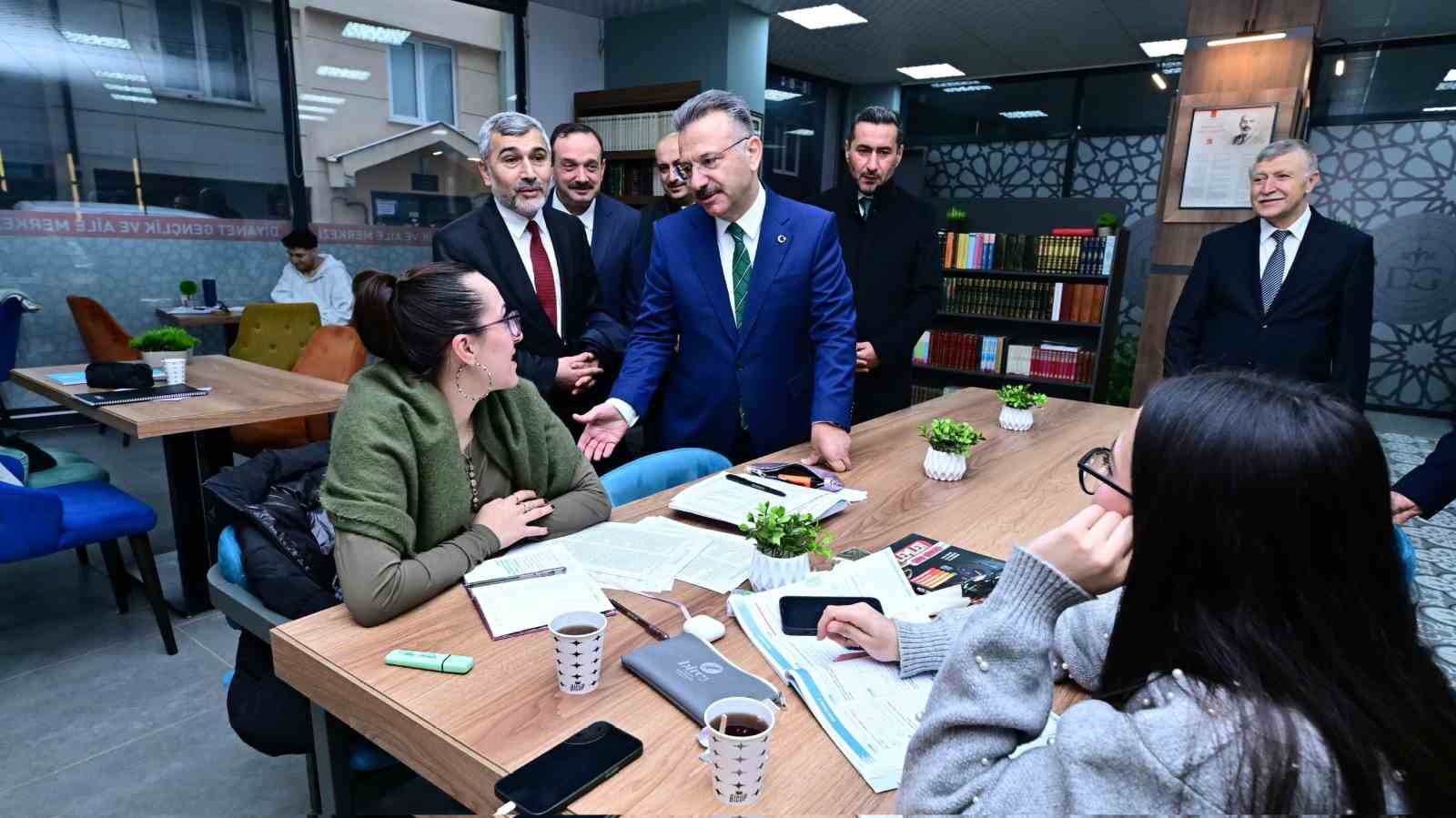 vali-aksoy-diyanet-aile-ve-genclik-merkezinde-incelemelerde-bulundu