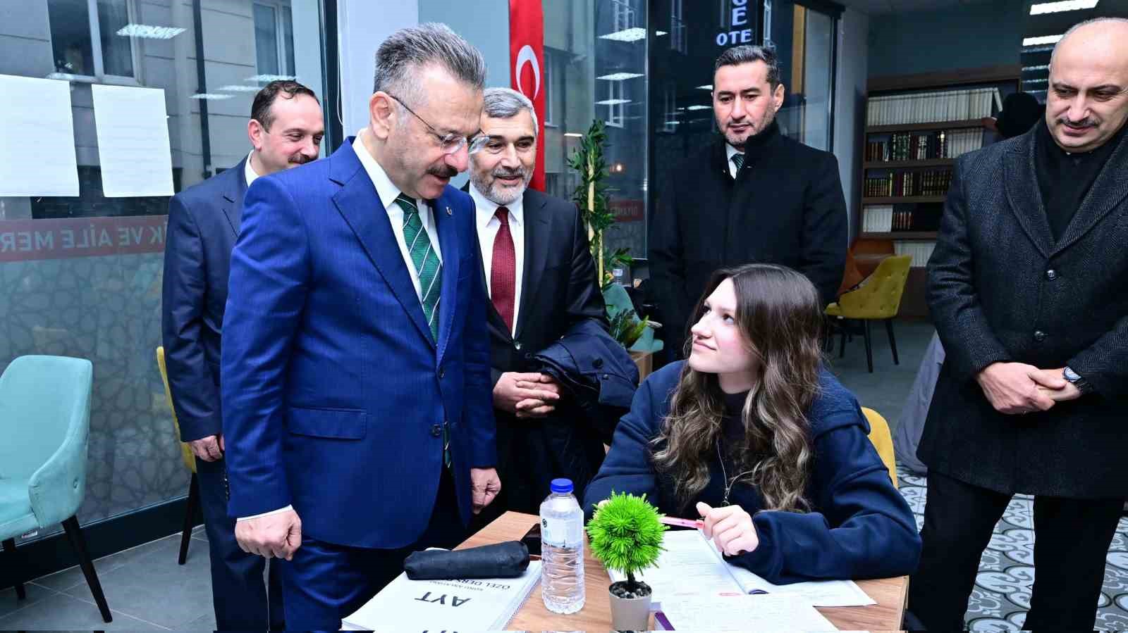 vali-aksoy-diyanet-aile-ve-genclik-merkezinde-incelemelerde-bulundu