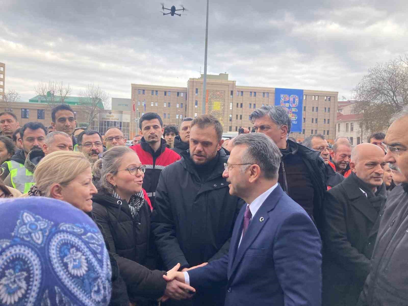 vali-huseyin-aksoy-gorev-suresinin-dolmasiyla-valilik-makamindan-ayrildi