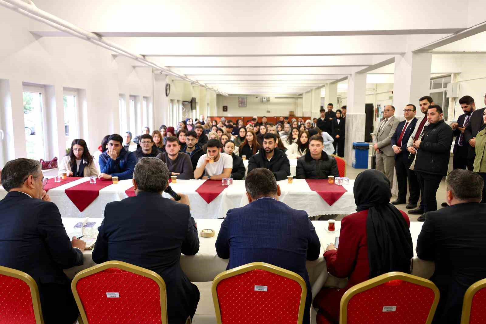 vali-sozer-golpazari-myoda-ogrencilerle-bir-araya-geldi