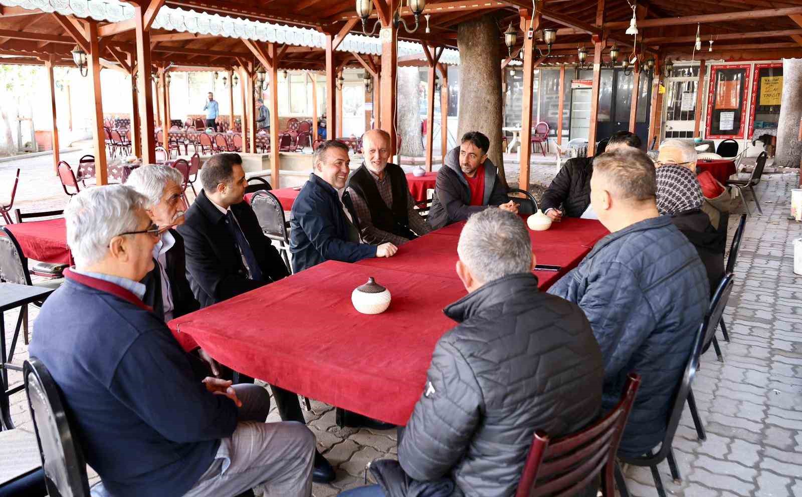 vali-sozer-sogutte-esnaf-ve-vatandaslar-ile-bir-araya-geldi