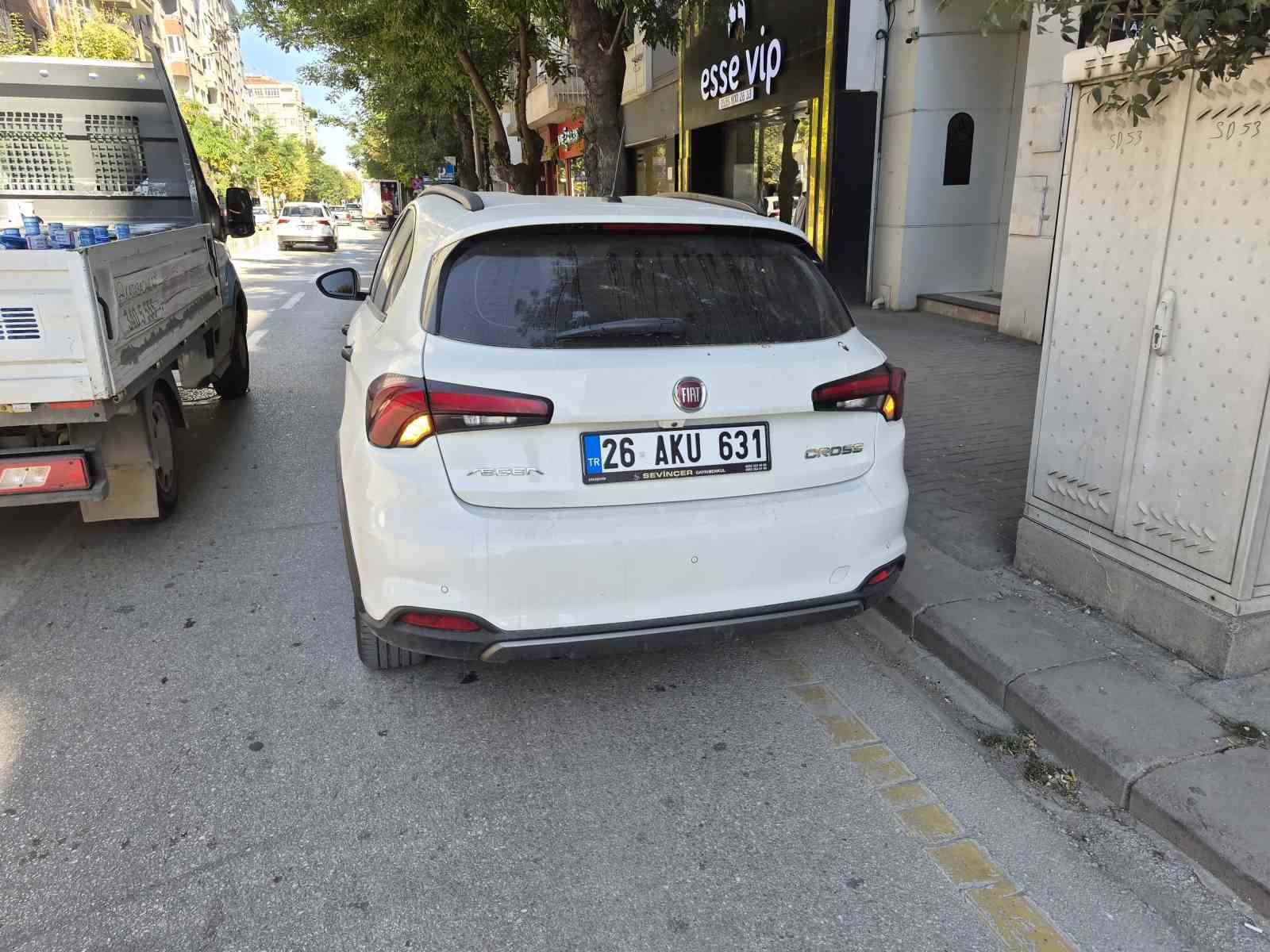 eskisehirde-otomobilin-carptigi-yasli-adam-yaralandi
