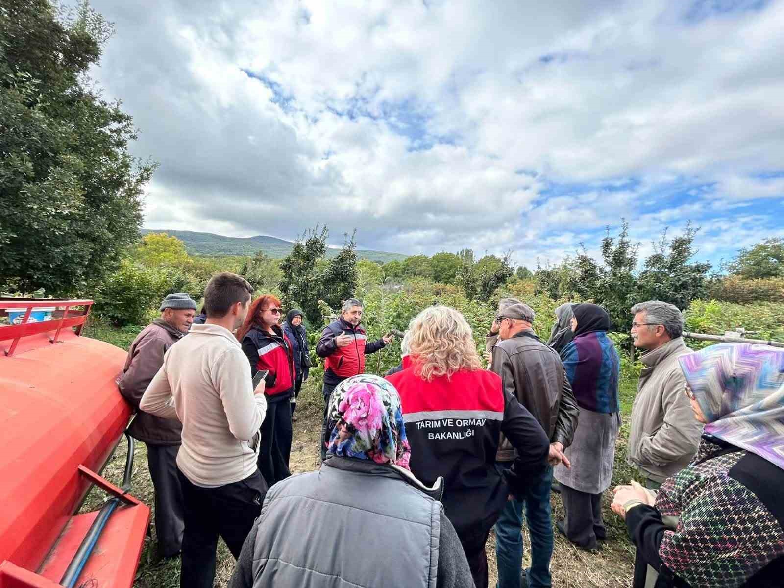 eskisehirli-kadin-ciftciler-kutahyada-uretim-alanlarini-inceledi