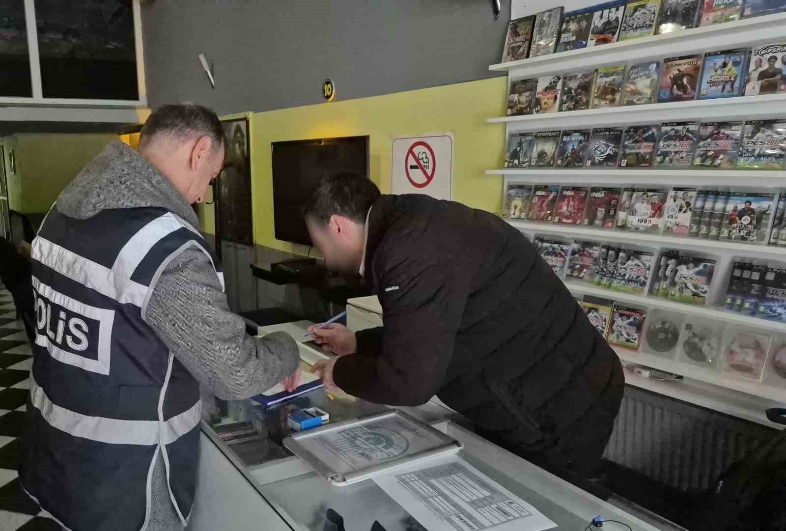 polis-ekipleri-kafelerde-denetim-gerceklestirdi