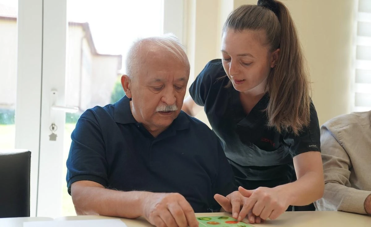 Tepebaşı alzheimer hastalarını yalnız bırakmıyor