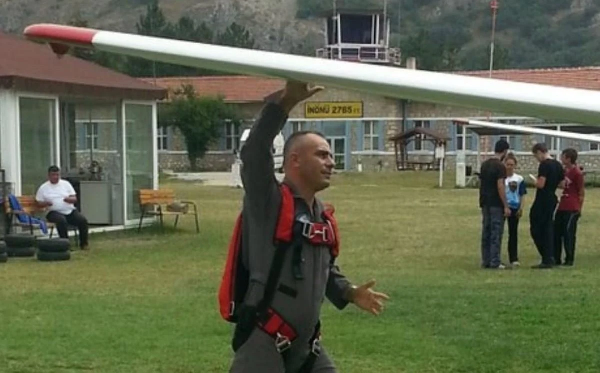 Eskişehir'de yelkenkanatlar çarpıştı 1 pilot öldü, 1 pilot yaralı