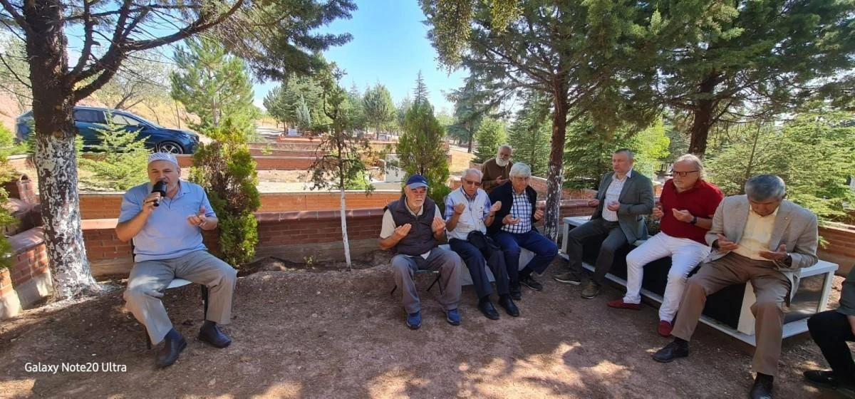 Eskişehir Türk Ocağı'nın eski başkanı Sedat Yurtseven mezarı başında anıldı