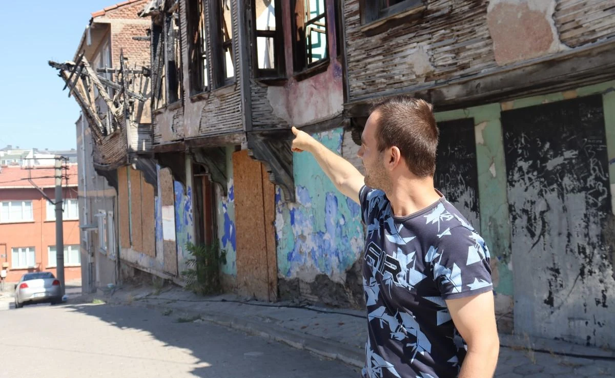 Tarihi evler çöküyor, mahalle halkı hayatından endişe ediyor