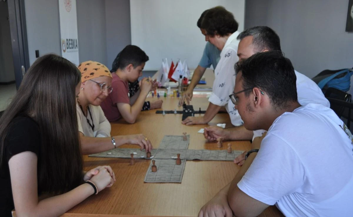 Eskişehir’de depremzedelerin moral kaynağı ‘peçiç’ oyunu oluyor