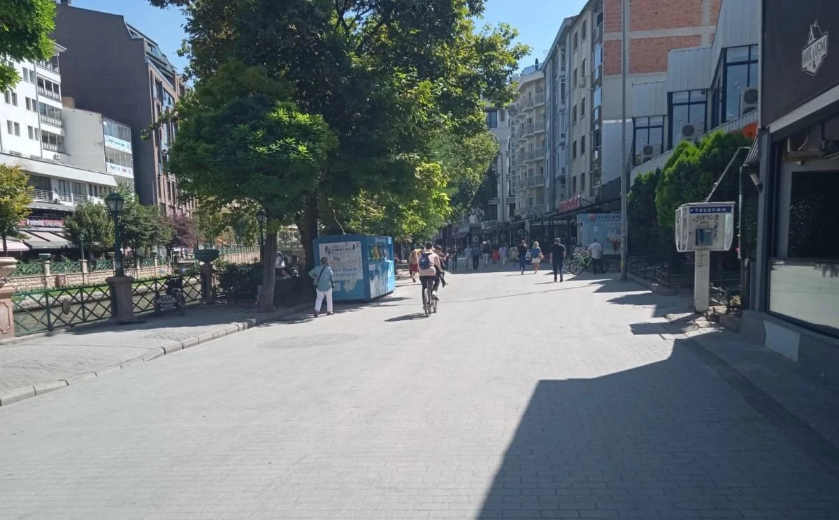 Eskişehir’de okullar açıldı, merkez tenhalaştı