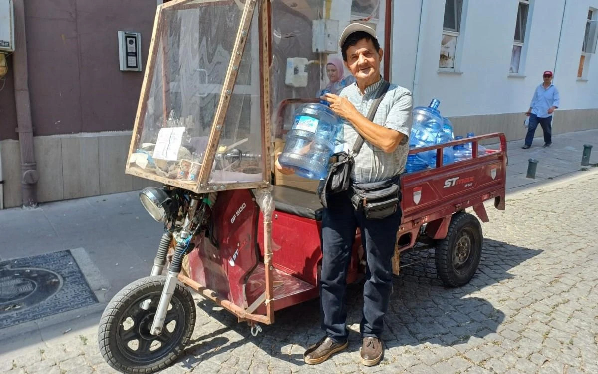 Damacana su dağıtarak sağlıklı kalıyor