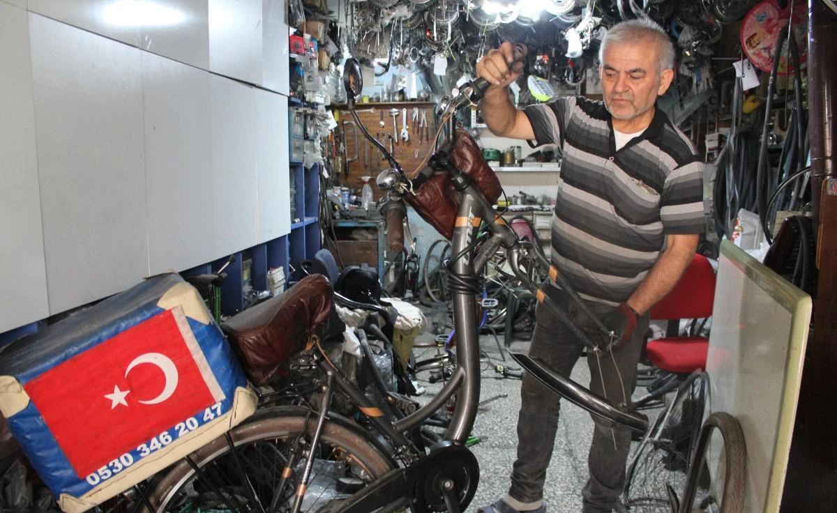 Bisiklet tamircilerinde işler yoğun, ancak yardımcı eleman sıkıntısı var