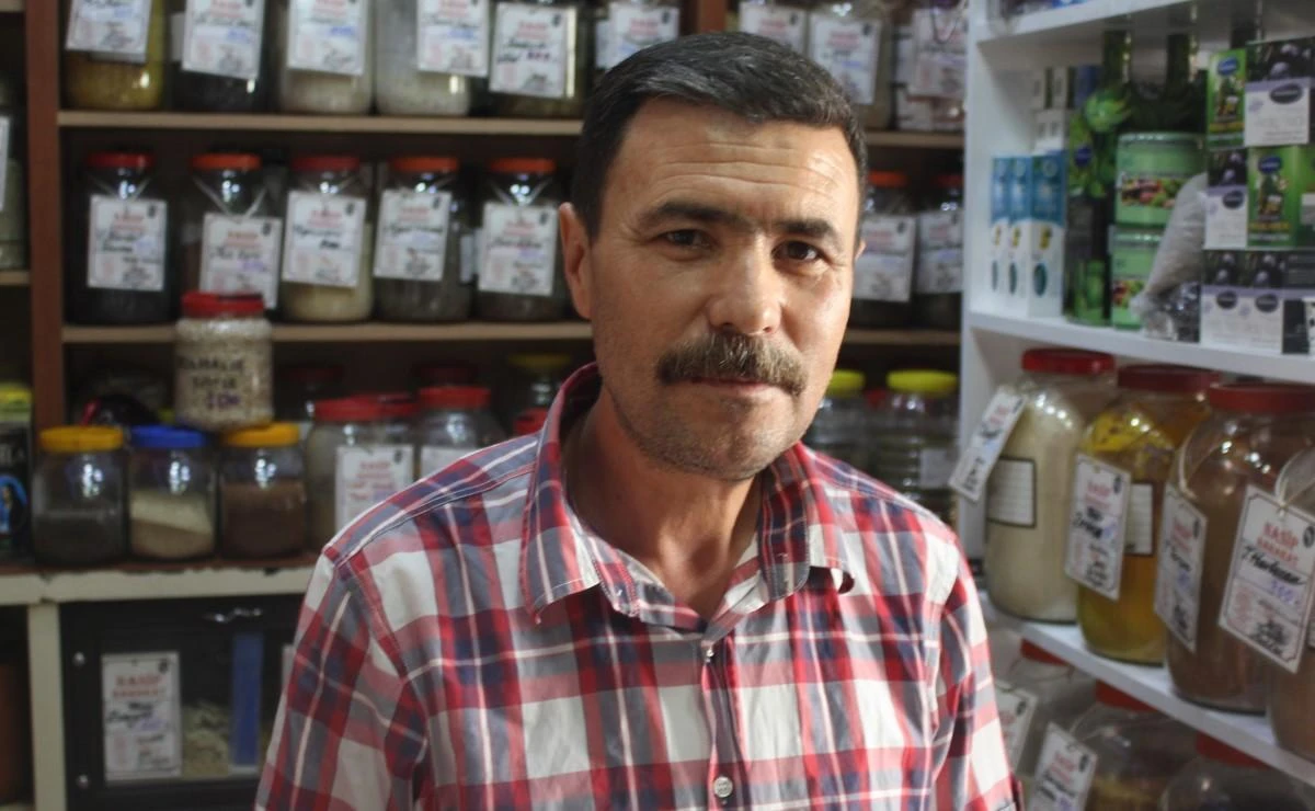 Kına gecesi düzenleyecekler son alışverişlerini yapıyorlar 
