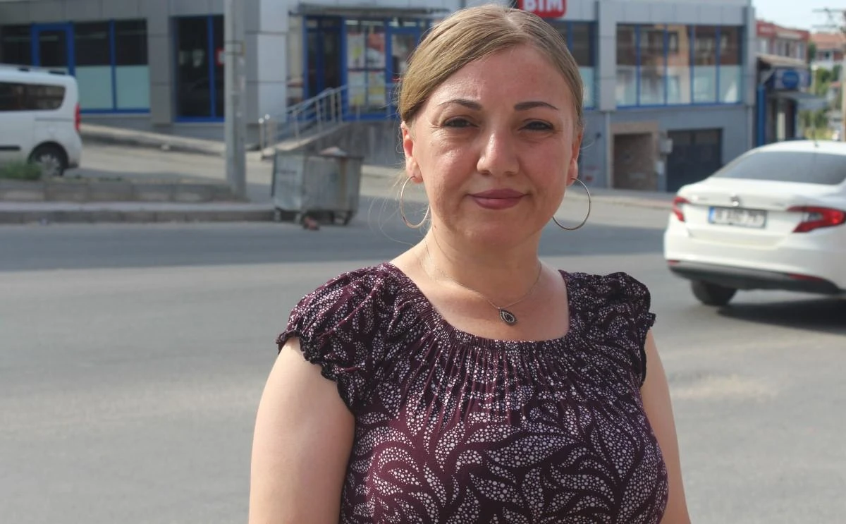Eskişehir’in en işlek iki caddesinde kasis ve trafik lambası bulunmaması kazalara davetiye çıkarırken, Erenköy ve Emek mahalleleri muhtarları ve çevre sakinleri duruma tepki göstererek yetkililere sıkıntıya çözüm bulmaları için çağrıda bulunuyor.