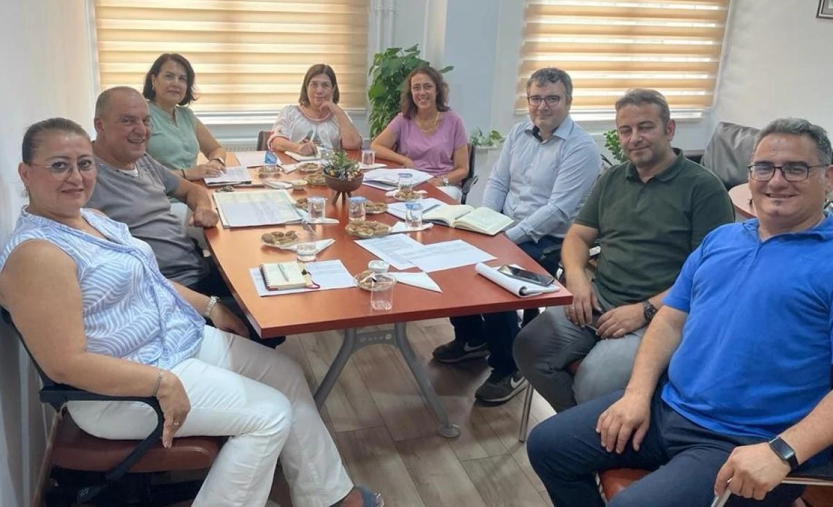 İİBF ile Yabancı Diller Yüksekokulu çalışma toplantısında bir araya geldi