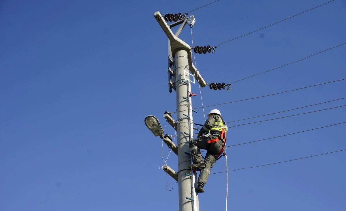 Rekor sıcaklarda tüketim artışına rağmen elektrik kesintileri azaldı